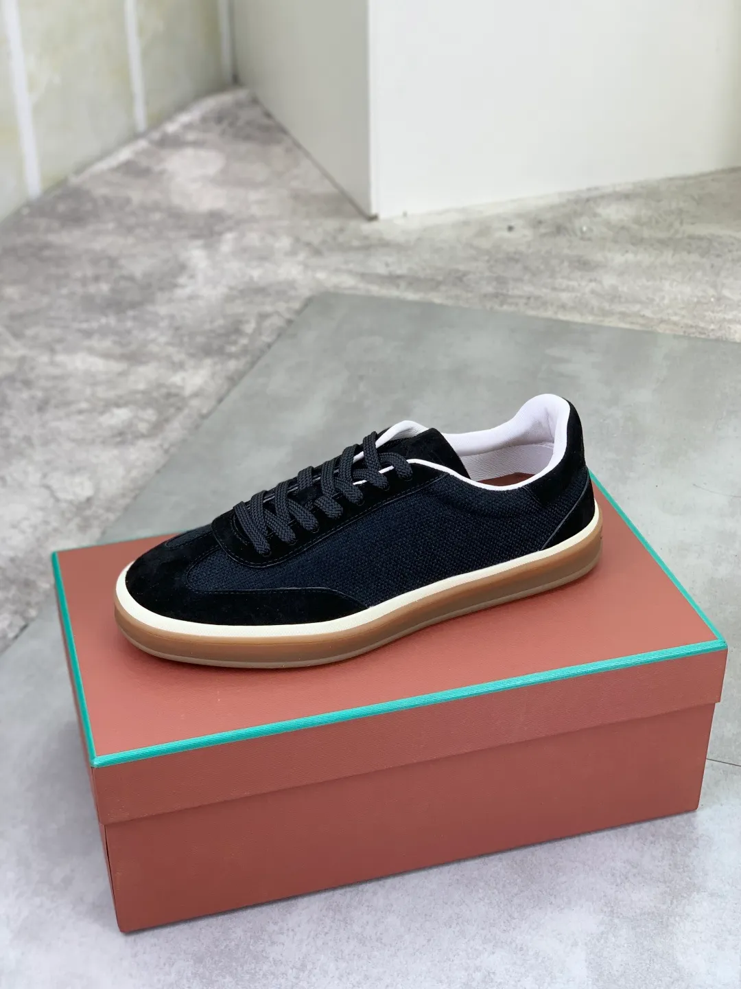 Men's Men's Shoes 💰P560 New Style 💰 The latest casual shoes Loro Piana 💯 Top grade 💯 Buy the original copy 💯 Founded the existing Loro Piana company on April 24, 1924. It is now the sixth generation of family business, providing the best quality products to customers who are discerning about taste and quality. Imported original fly woven fabrics with cowhide fabrics, plain calfskin lining, hand-stitched threads with cowhide feet, original packaging, high-end outsole, size: 38-45 (custom-made for 46), 7️⃣ colors available